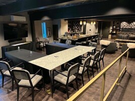 2 bares/lounges, saguão/lounge