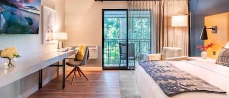 Signature Room, 1 King Bed | Premium bedding, memory foam beds, in-room safe, desk