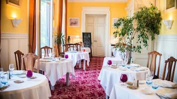 Desayuno (EUR 14 por persona)