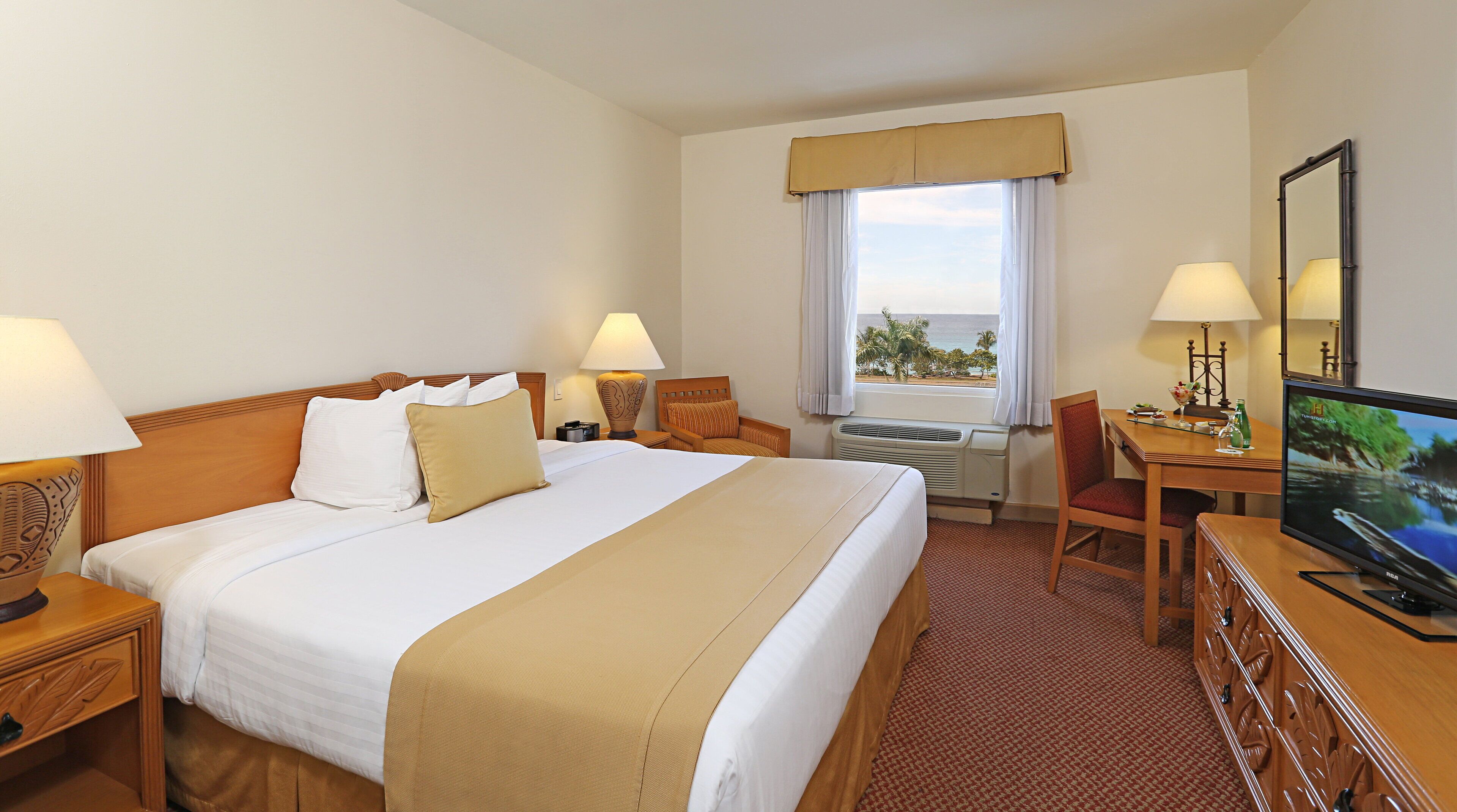 1 bedroom, pillow-top beds, minibar, in-room safe