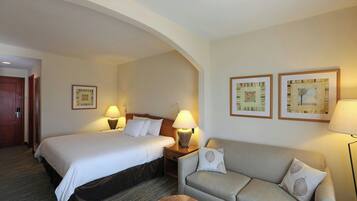 Deluxe Room, 1 King Bed, Partial Ocean View | Pillowtop beds, minibar, in-room safe, desk