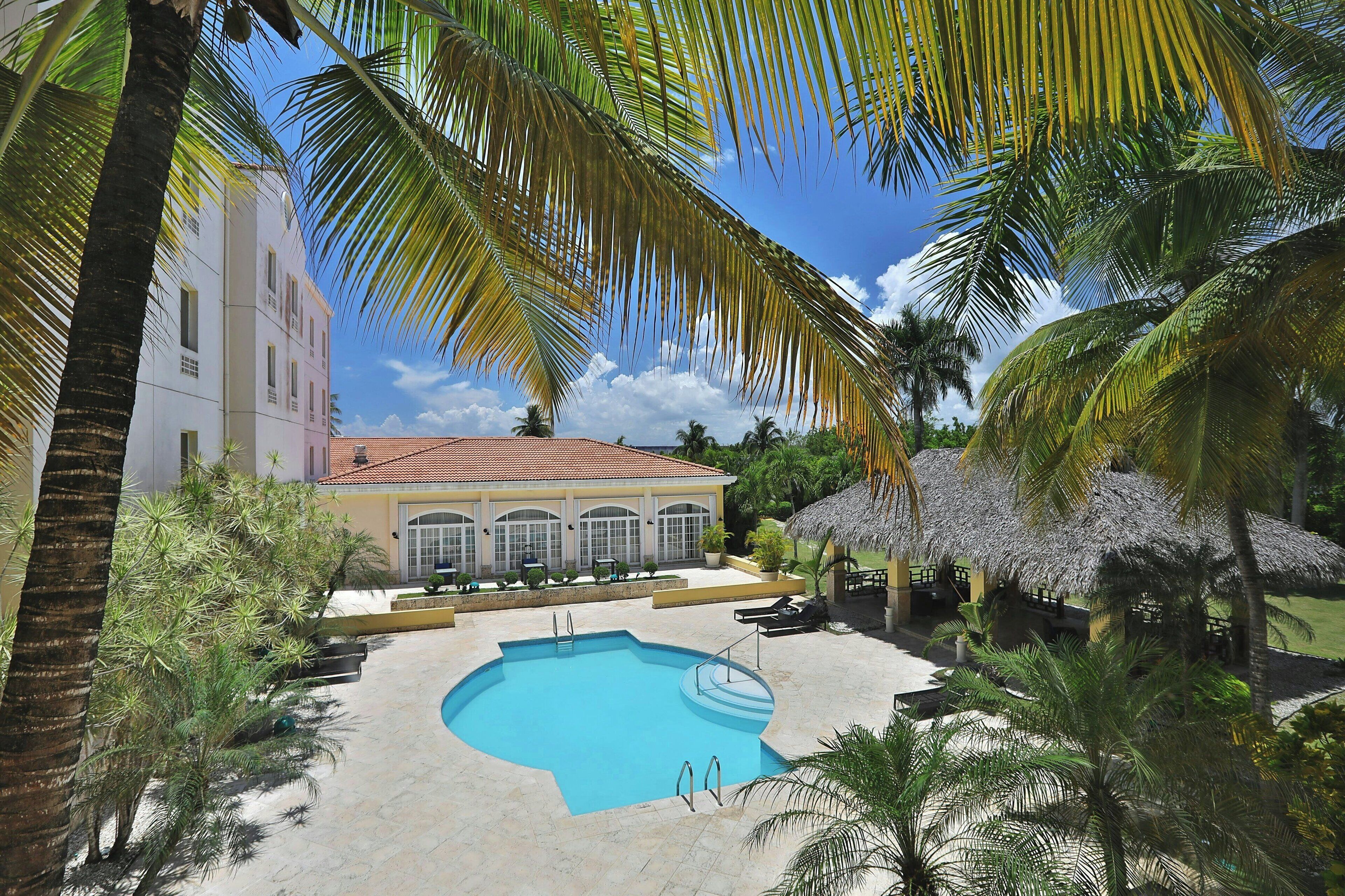 outdoor pool, pool loungers