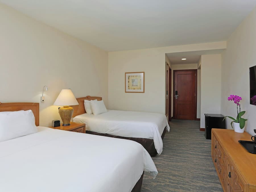 Camera Standard, 2 letti matrimoniali | Materassi a doppio strato, minibar, cassaforte in camera, una scrivania