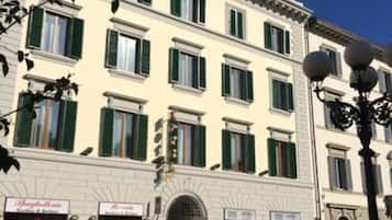 A building with multiple windows and a sign for 'Spaghetti'.