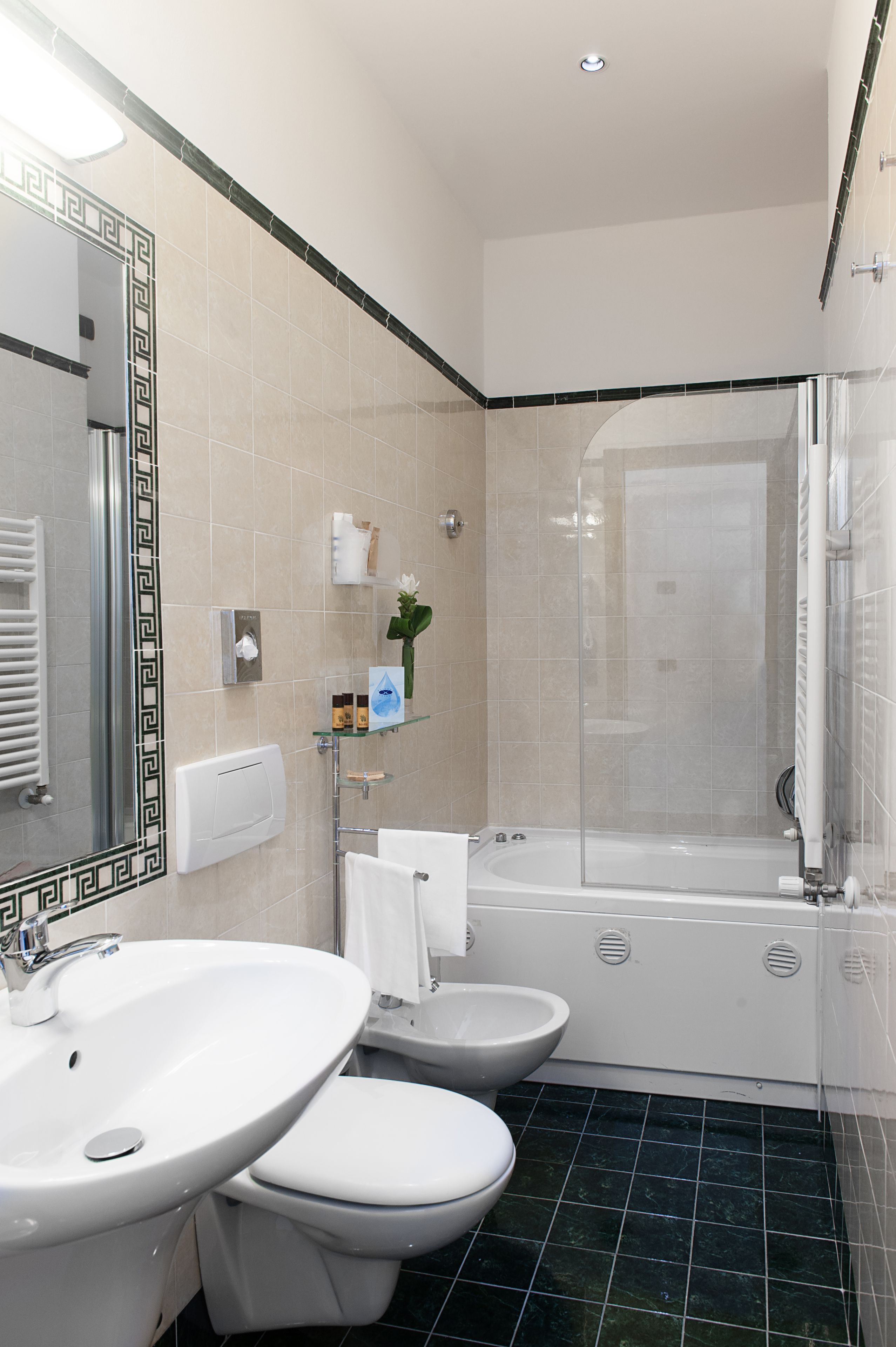 superior room | bathroom | free toiletries, hair dryer, bidet, towels