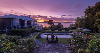 Black Swan Lakeside Boutique Hotel