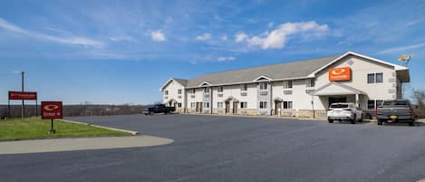 Vista frontal de la propiedad