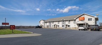 Econo Lodge Inn & Suites Canandaigua - Fingers Lake Area