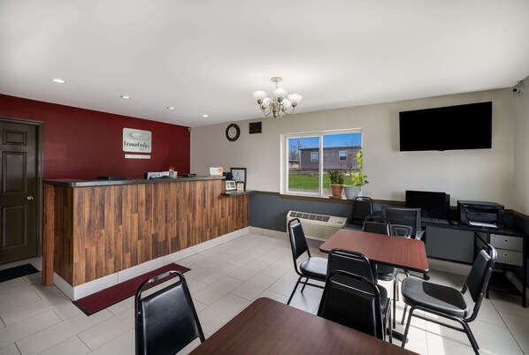 Lobby - Econo Lodge Inn & Suites Canandaigua - Fingers Lake Area (Canandaigua)