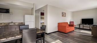 Econo Lodge Inn & Suites Canandaigua - Fingers Lake Area