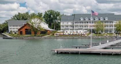 Econo Lodge Inn & Suites Canandaigua - Fingers Lake Area