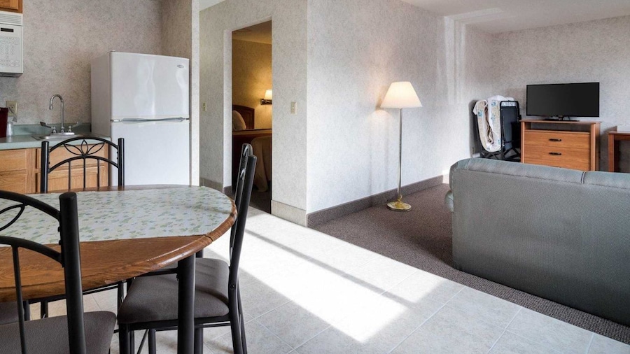 Econo Lodge Inn & Suites Canandaigua