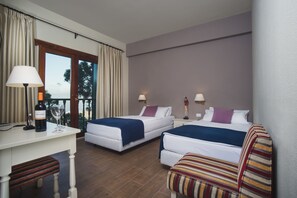 Premium bedding, blackout curtains