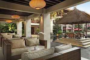 Interior entrance - Puri Santrian (Denpasar)