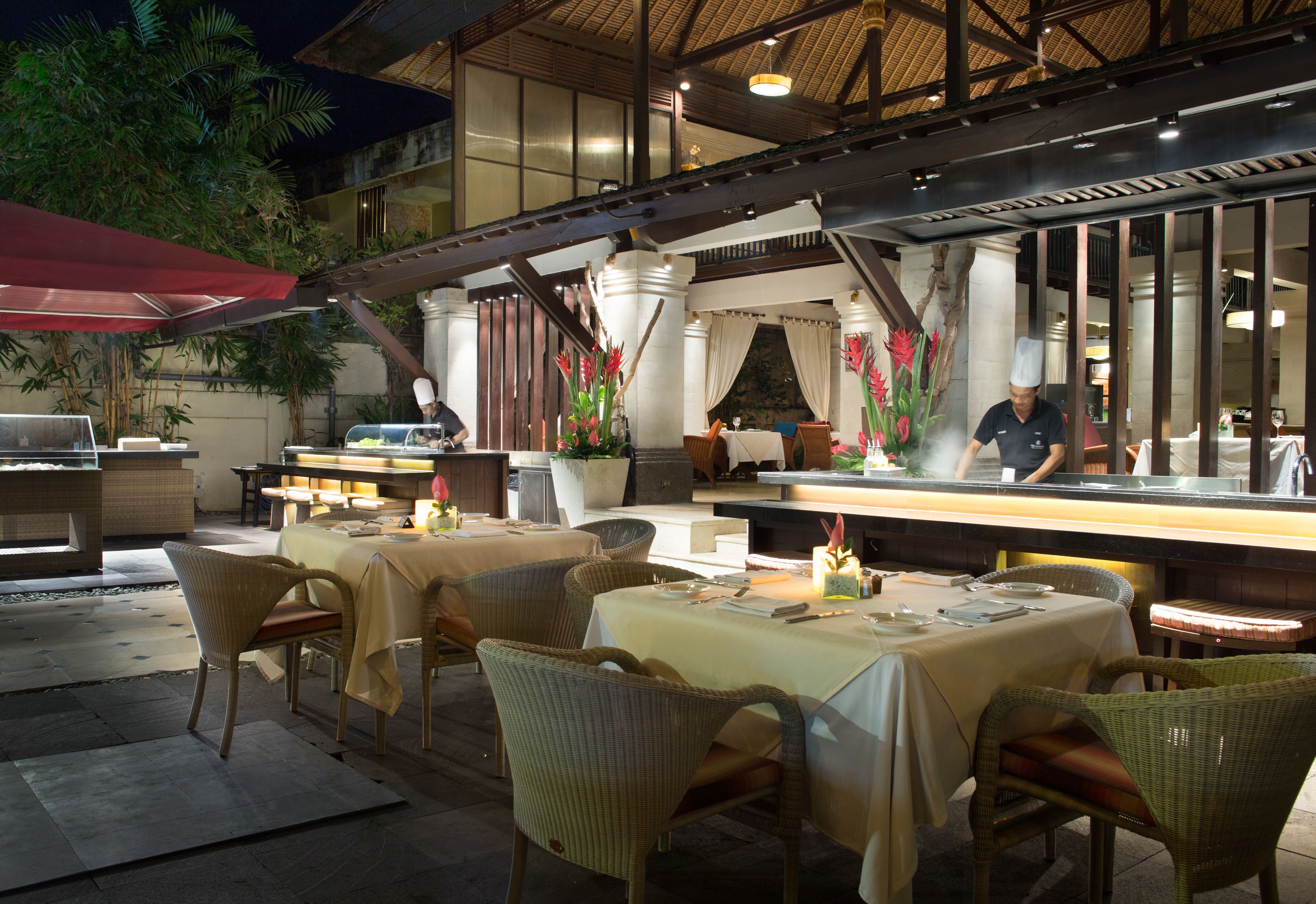 2 restaurants, breakfast served