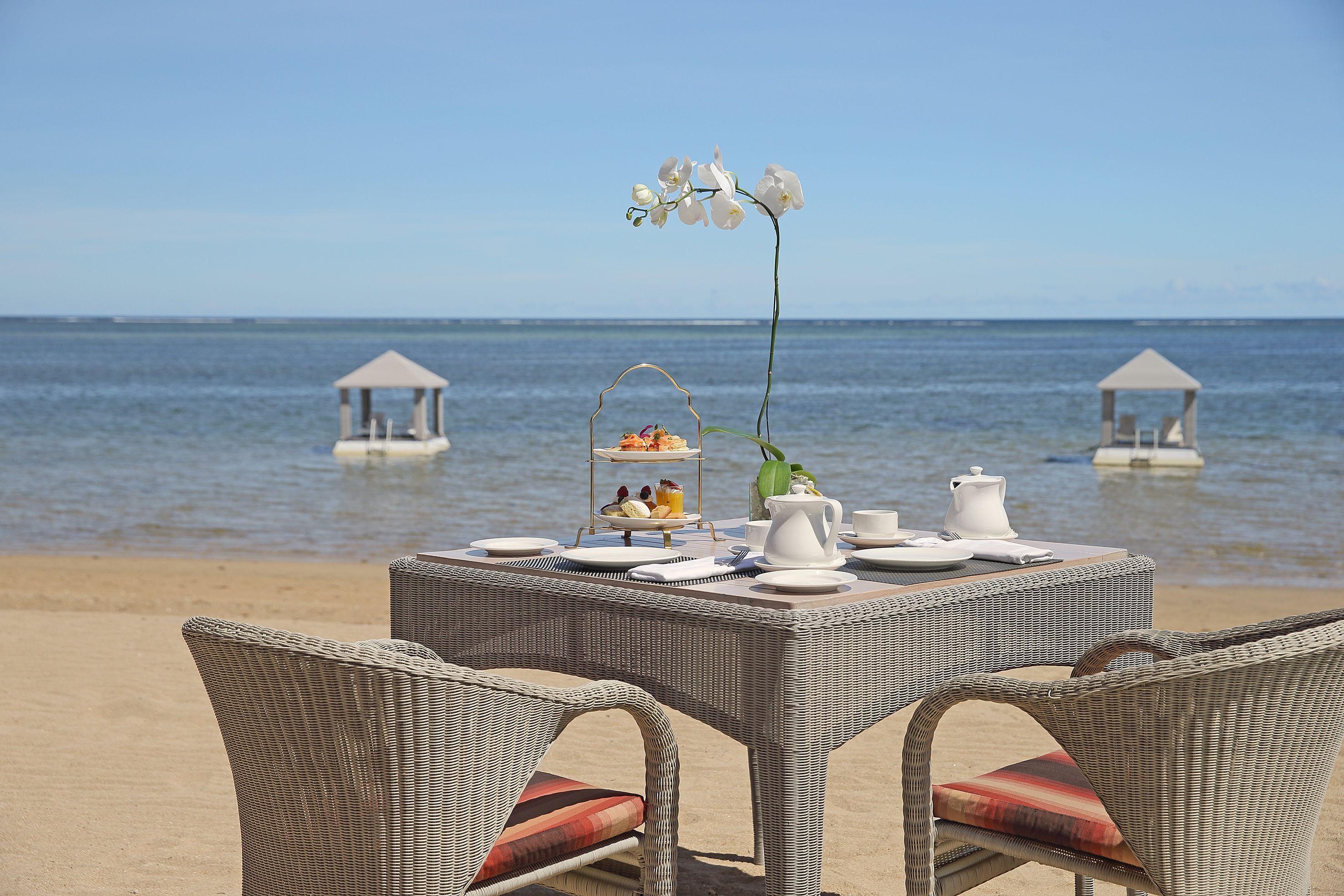 2 restaurants, breakfast served