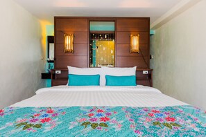 高級寝具、セレクト コンフォート製ベッド、ミニバー、セーフティボックス (室内)