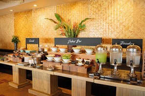 2 restaurants; breakfast, lunch and dinner served  - Vacation Village Phra Nang Inn (Krabi)