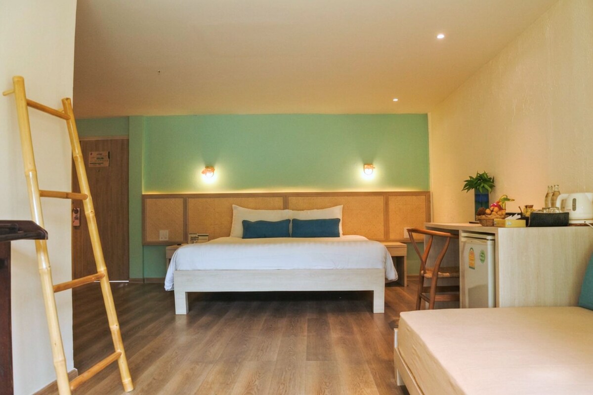 Studio | Premium bedding, Select Comfort beds, minibar, in-room safe