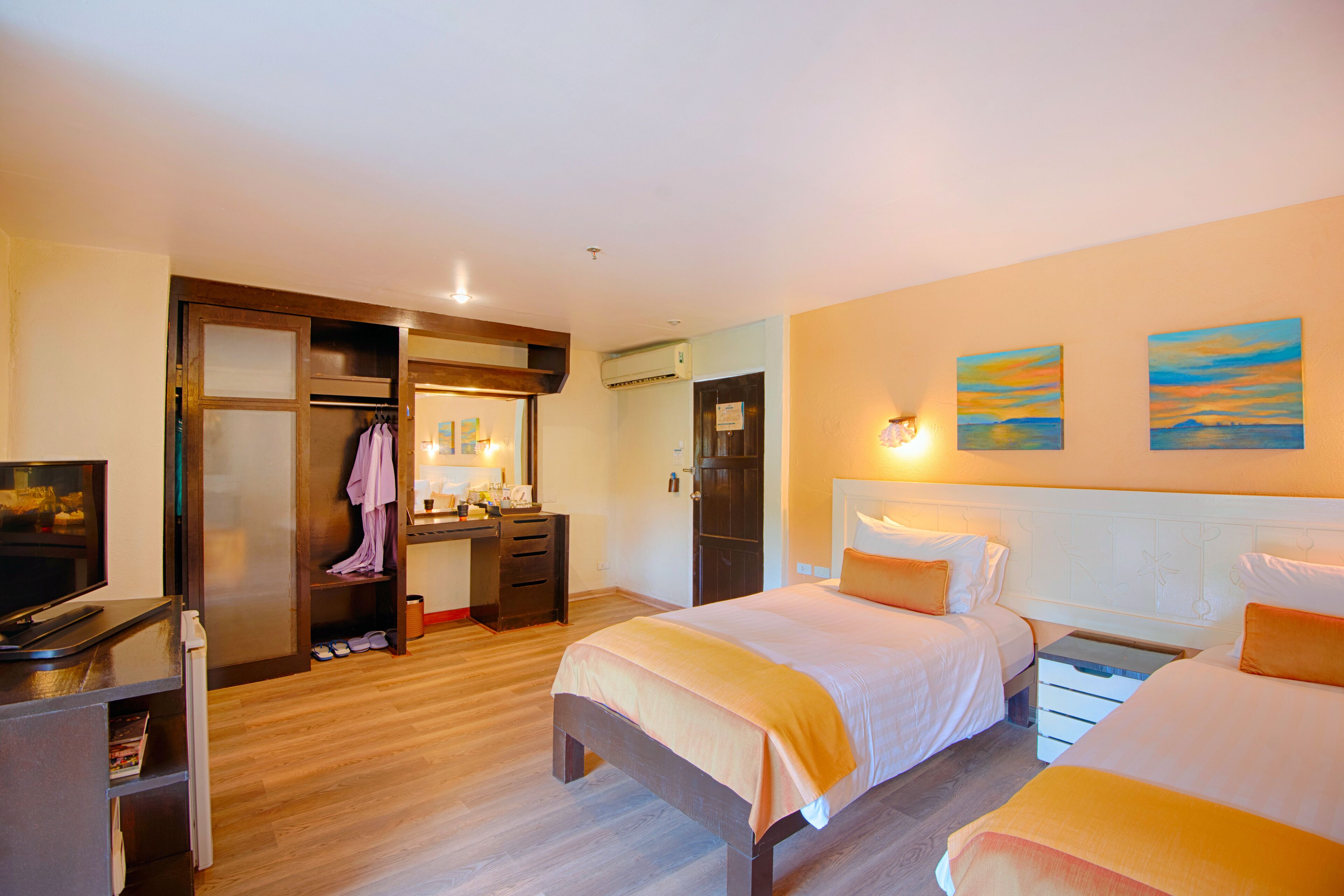 Ropa de cama de alta calidad, colchones Select Comfort y minibar 