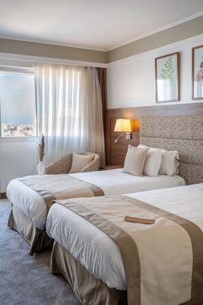 Premium bedding, pillow-top beds, free minibar items, in-room safe - Kenzi Basma Hotel (Casablanca)