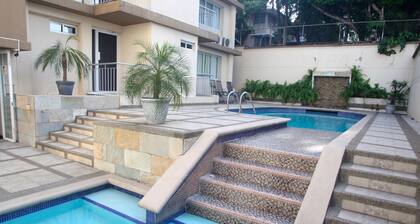 AZ Hotel & Suites