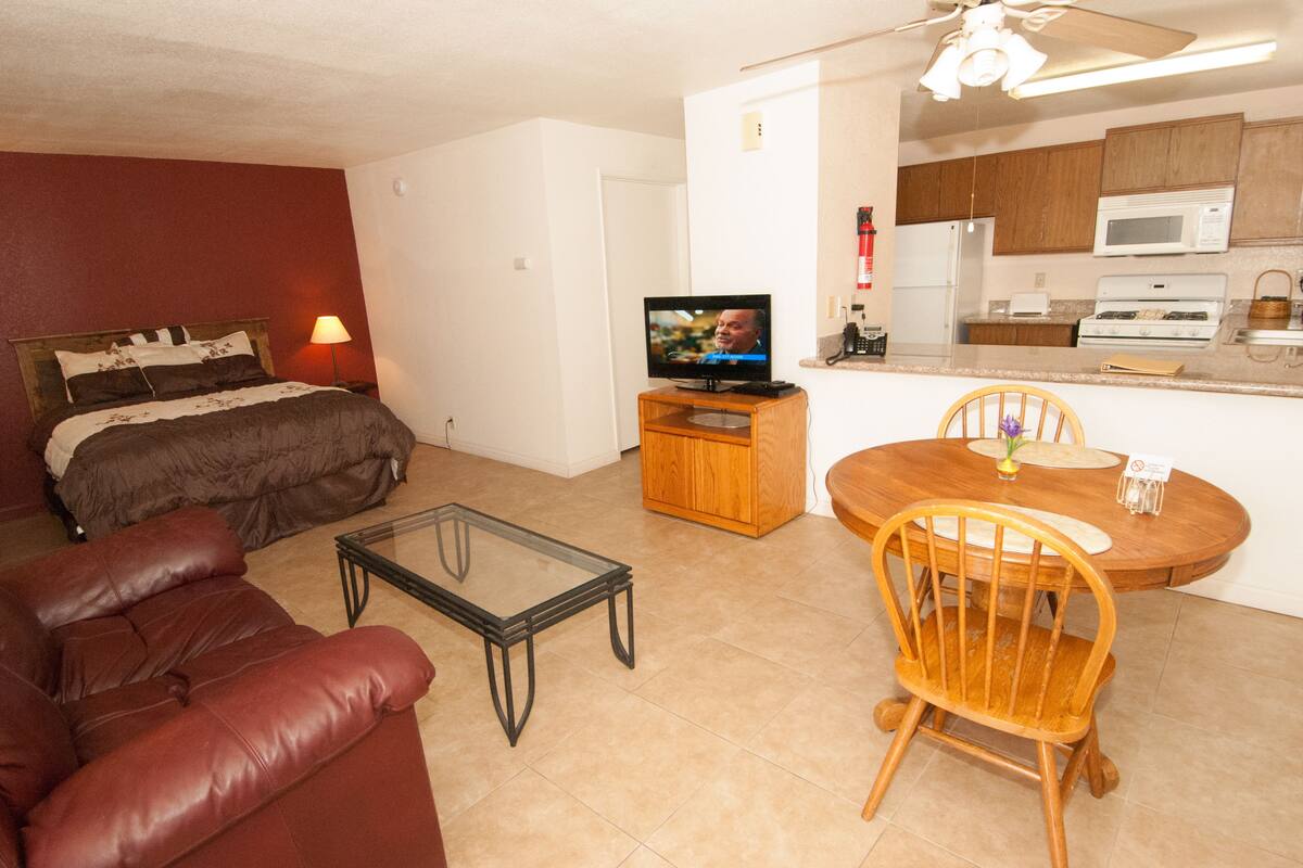Junior Suite | Living area | Flat-screen TV, DVD player