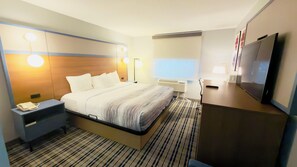 Escritorio, tabla de planchar con plancha y cunas 