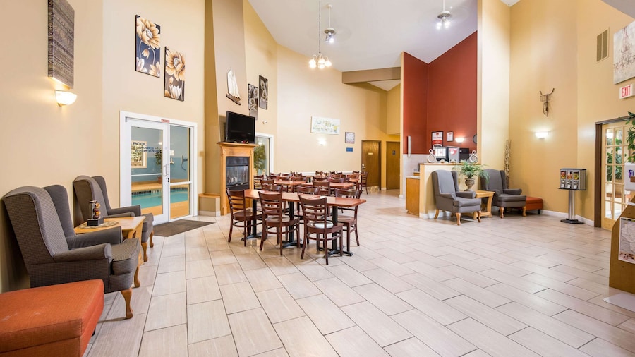 Econo Lodge Lake Mills