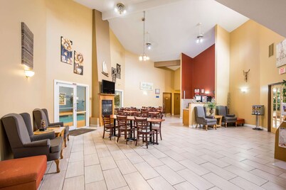 Econo Lodge Lake Mills