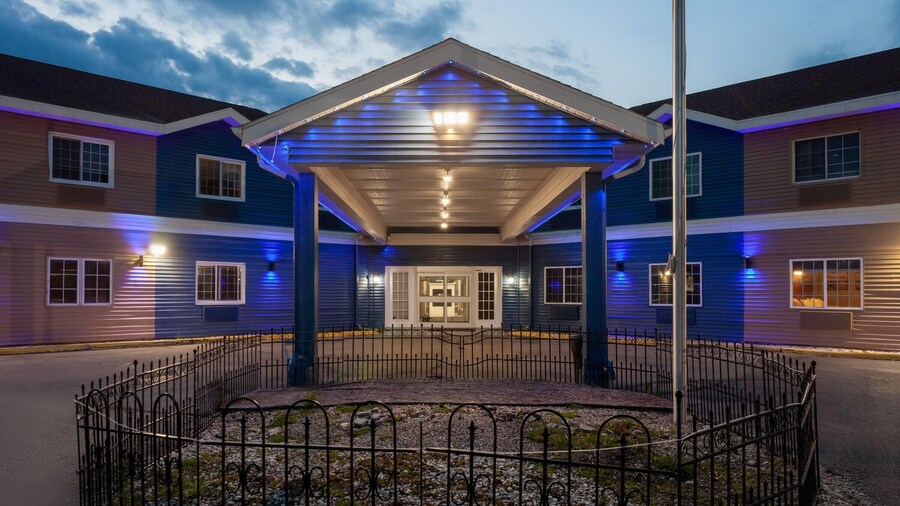 AmericInn by Wyndham Lake Mills