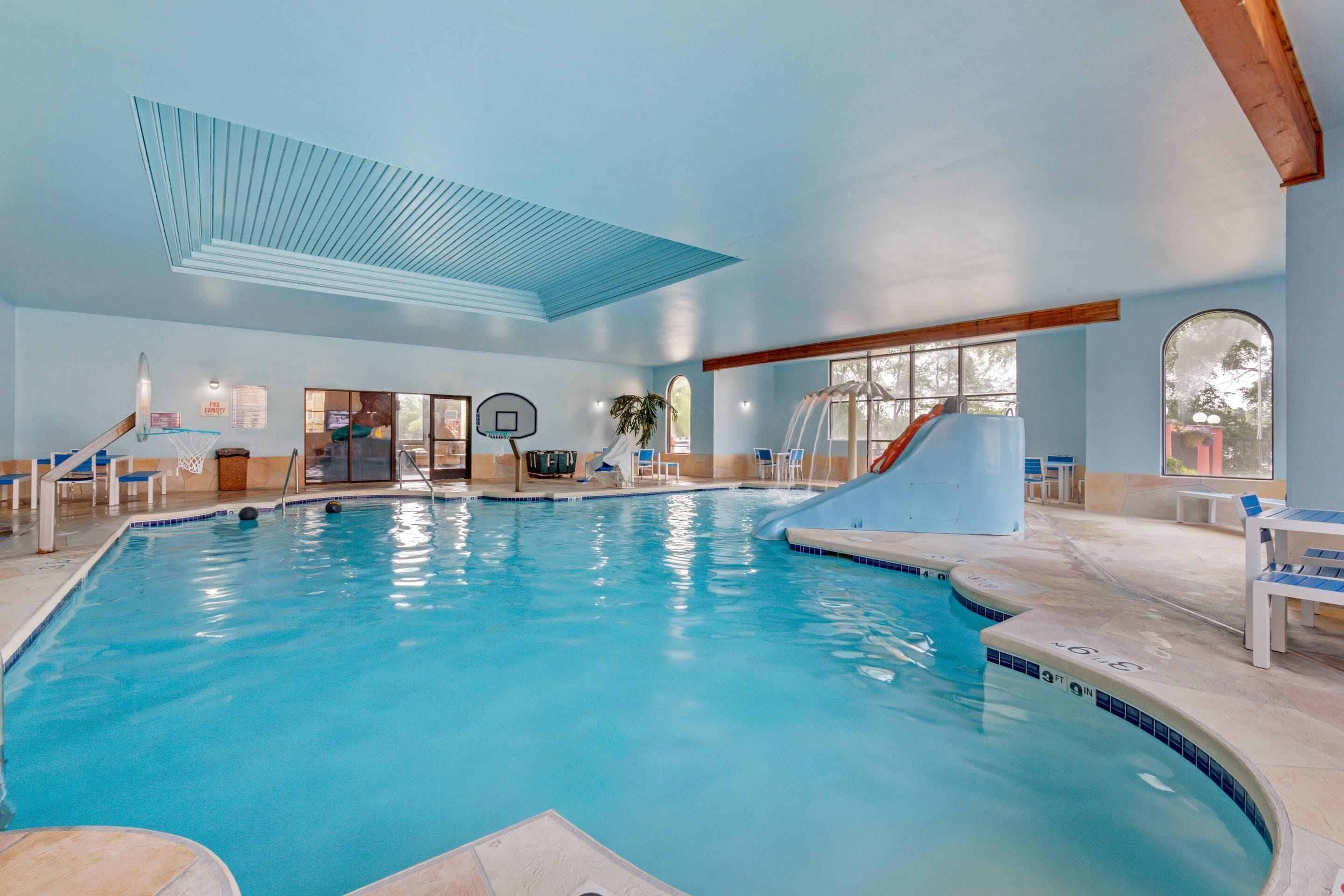 3 piscines couvertes, piscine extérieure (ouverte en saison)