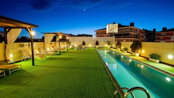 Outdoor pool, pool loungers