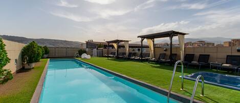 Outdoor pool, pool loungers
