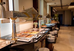 Se ofrece un desayuno bufé (16 EUR por persona)