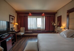 Minibar, in-room safe, desk, blackout drapes - Hotel Andalucia Center (Granada)