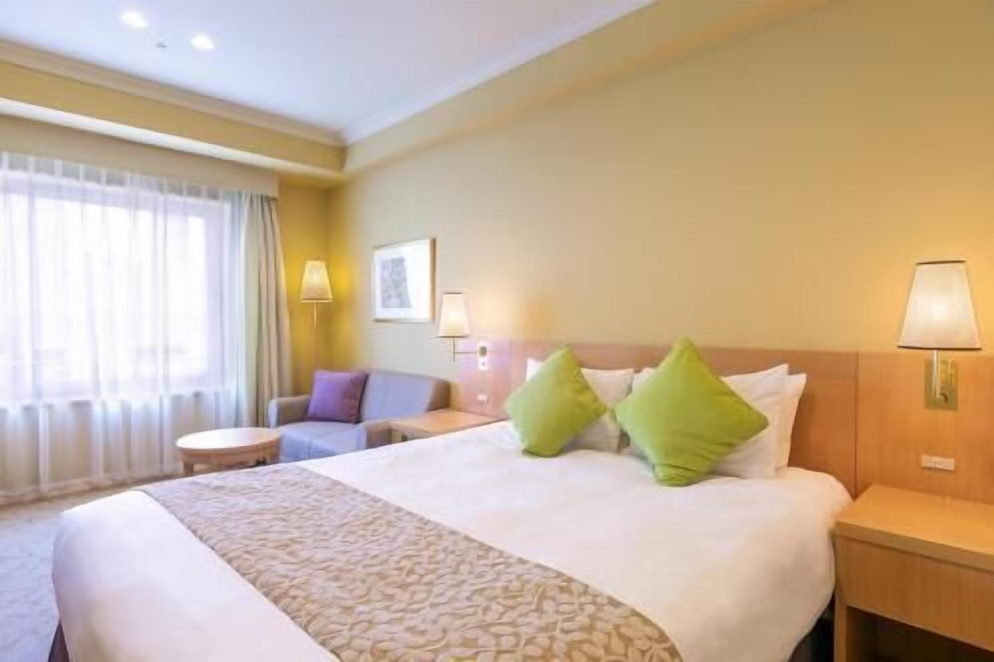 Ropa de cama de alta calidad, cubrecamas y cortinas blackout 