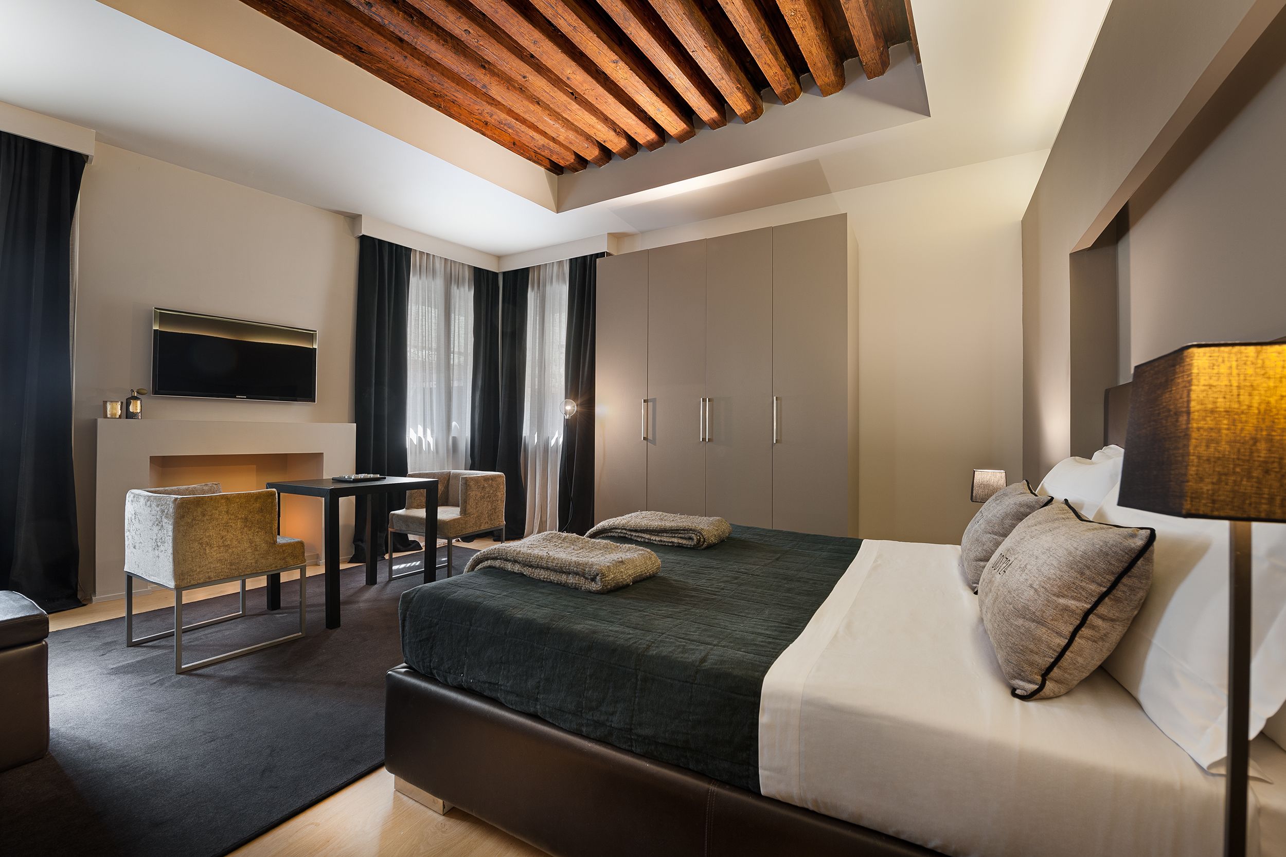 Doppelzimmer (Charming) | Hochwertige Bettwaren, Minibar, Zimmersafe, Schreibtisch