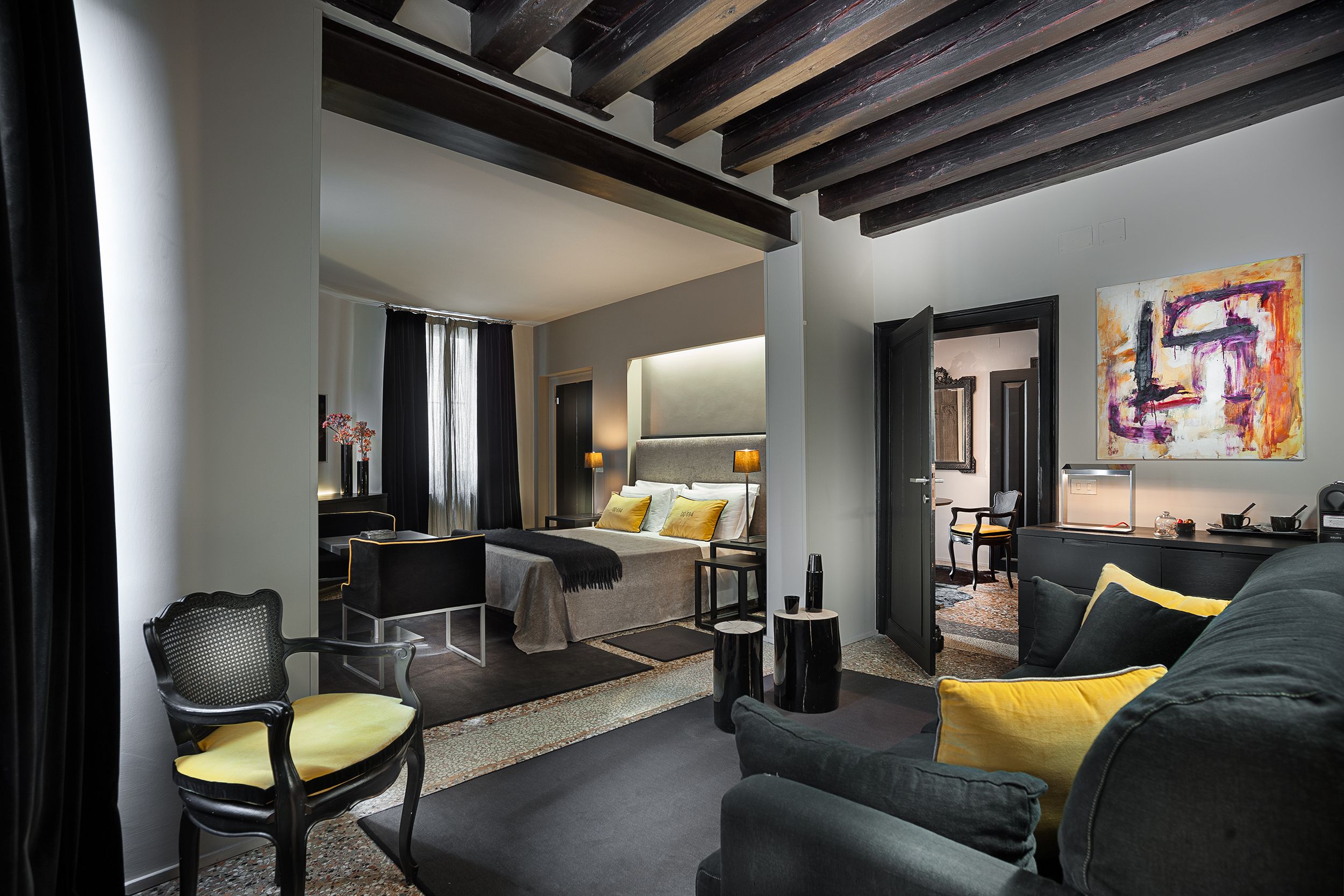 Suite, 1 Queen Bed, Annex Building | Living area