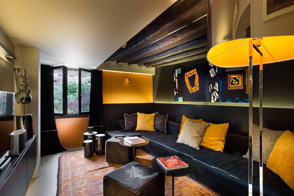 Charming House DD724 by null