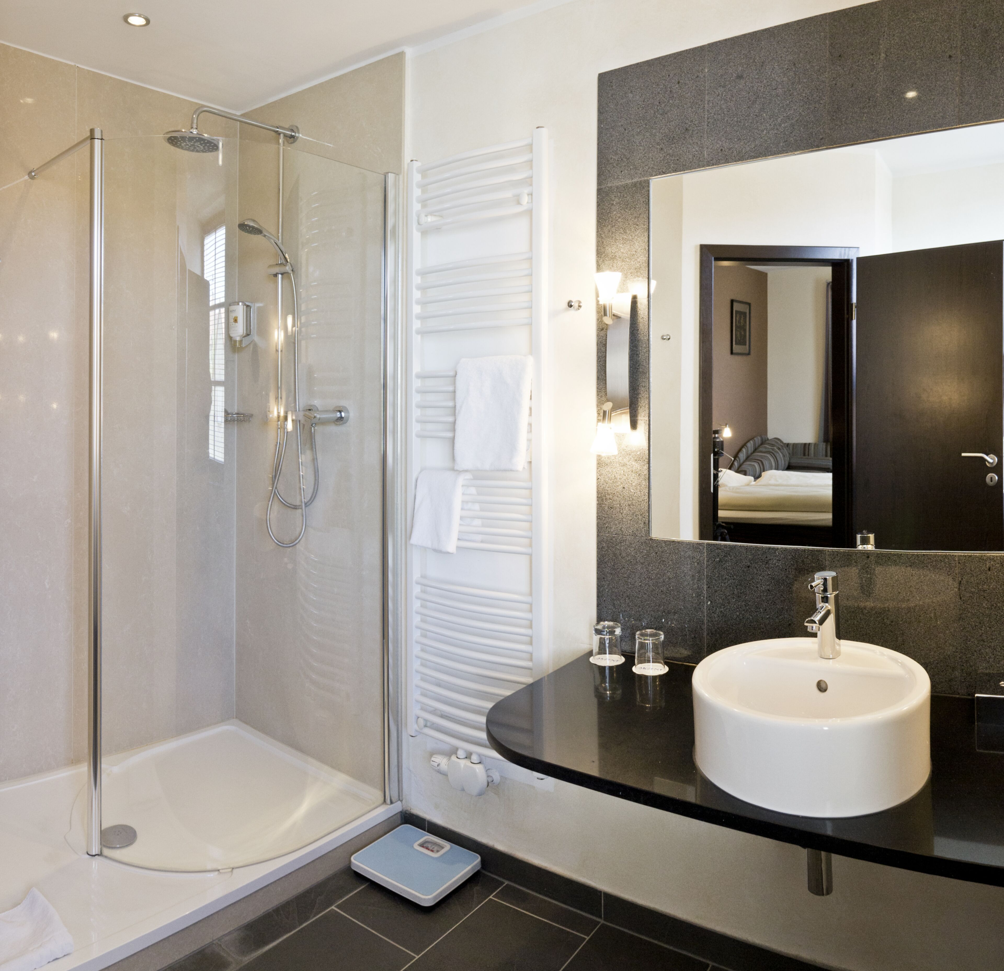 standard double room | 1 bedroom, hypo-allergenic bedding, desk, laptop workspace