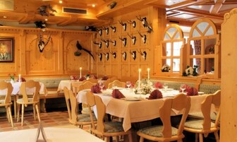 Se sirven cenas y cocina local