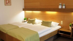Comfort Double Room - AKZENT Hotel Landhaus Heinen (Moenchengladbach)