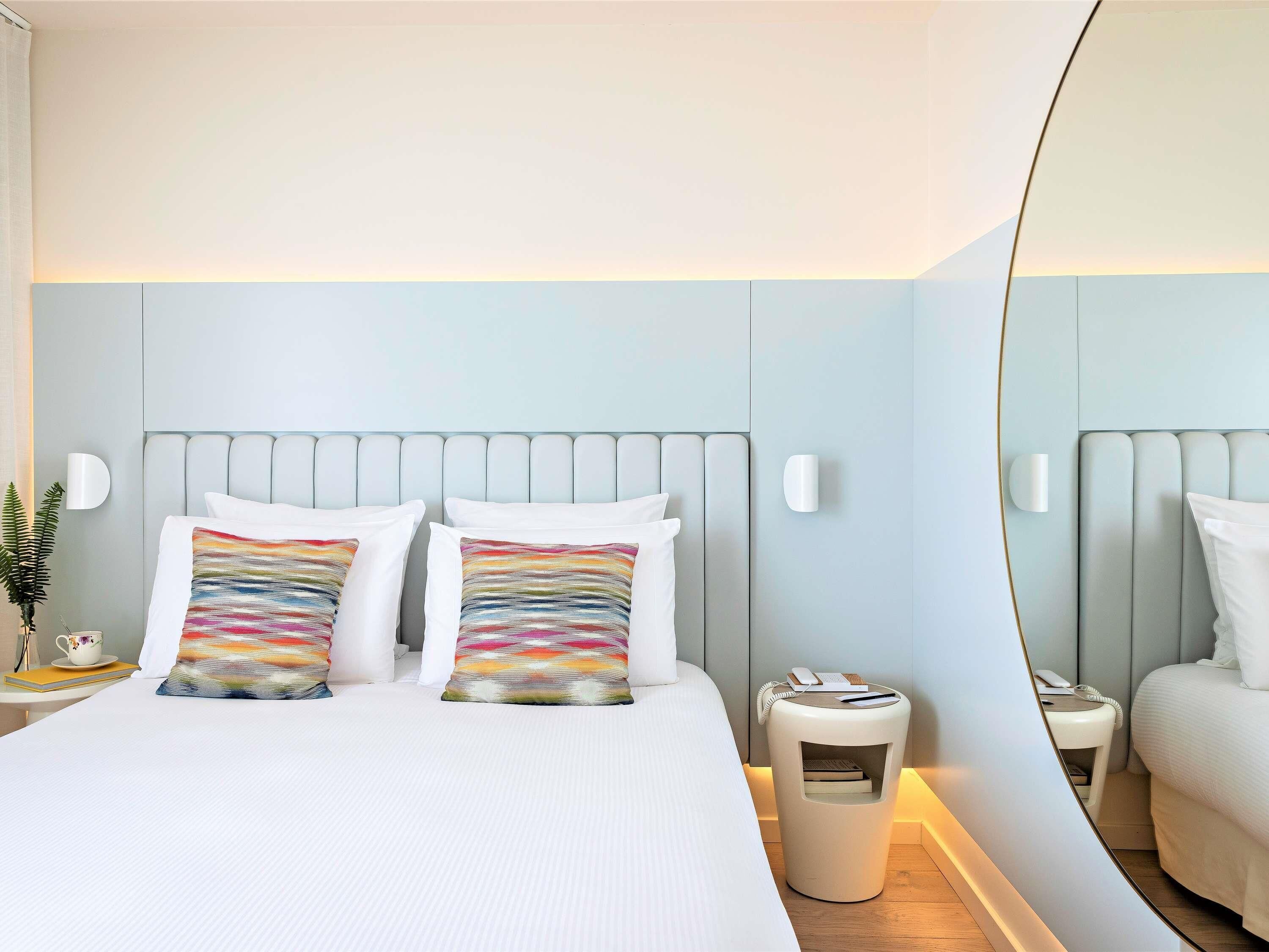 Classic-huone | Ylelliset vuodevaatteet, minibaari, tallelokero huoneessa