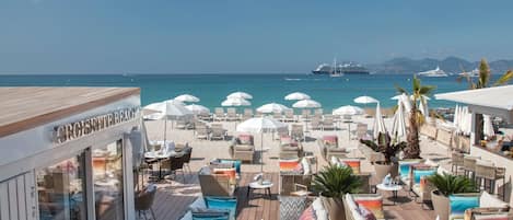 2 restaurants, lunch served