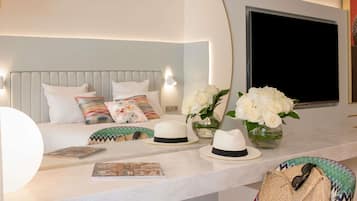 Luxe beddengoed, een minibar, een kluis op de kamer