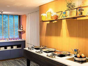Daily buffet breakfast for a fee - Croisette Beach Hotel Cannes - MGallery Collection (Cannes)