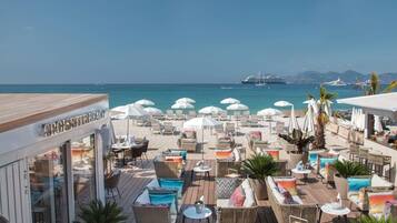 2 restaurants, serveren lunch