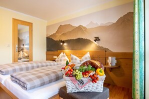 Minibar, caja fuerte, decoración individual y mobiliario individual