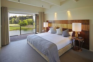 Premium bedding, down duvets, in-room safe, individually decorated - Peppers Clearwater Resort Christchurch (Christchurch)